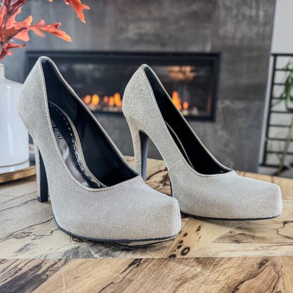 Gianni Bini, Silver Metallic Luster Heels Pumps, Women’s 9, Original Box - Picture 1 of 11